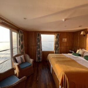 Double cabin